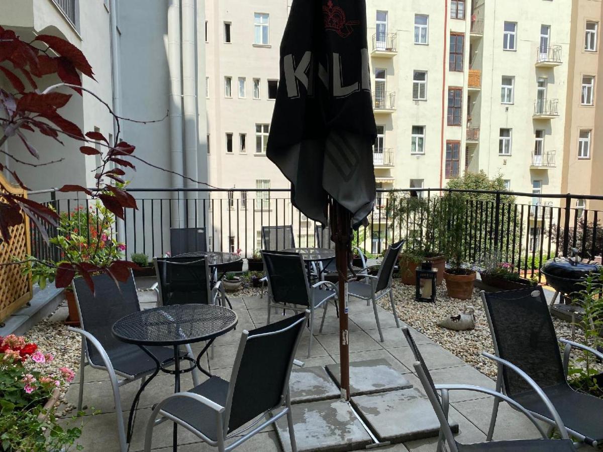 Apartments Cafe No.22 Prag Exteriör bild